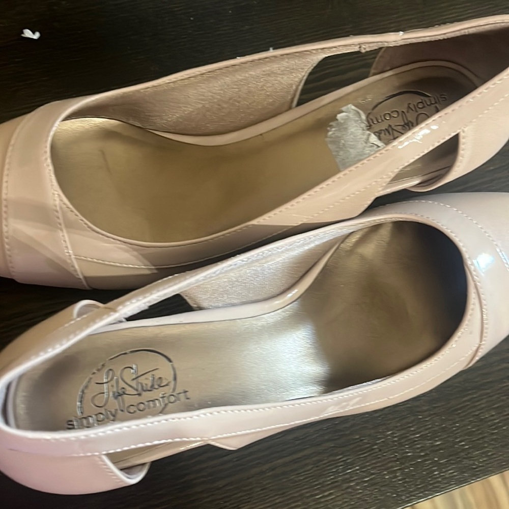 Women’s Life Stride 8.5 shoes